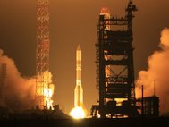 Старт носителя «Протон-М» с аппаратом «Ямал-420»