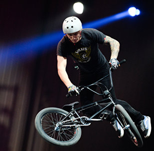 Участник фестиваля выступает в дисциплине BMX и MTB