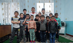 Ученики шахринавской школы-интерната в Таджикистане