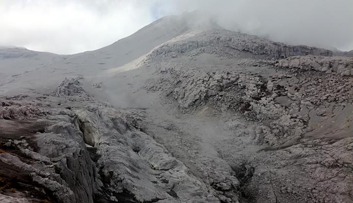 Дыхание вулкана Невадо дель Руис в Колумбии