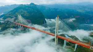 China: Die höchste Brücke der Welt steht
