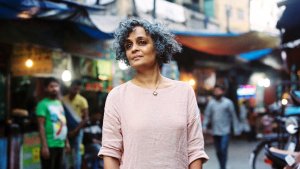 Zu Besuch bei Starautorin Arundhati Roy: "Die Nachbarn aufwecken, darum geht es"