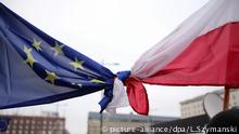 Flaggen der EU und von Polen