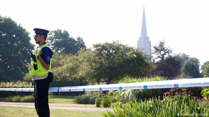 Großbritannien Polizist in Salisbury (Reuters/H. Nicholls)