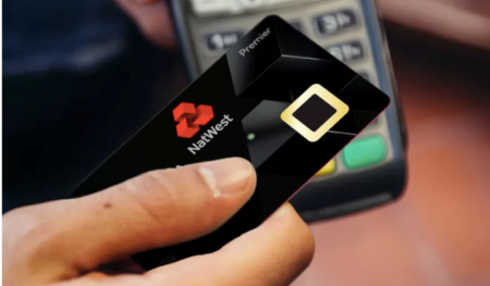 Новый тип банковских карт со встроенным сканером для отпечатков пальцев