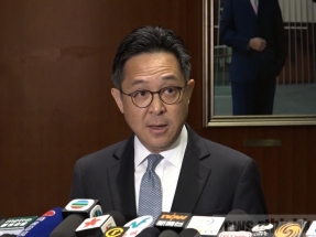 Legco secretary general ignores calls to resign