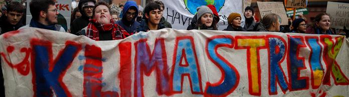 Schülerdemo ''Fridays for Future'' in Berlin | Bildquelle: AFP