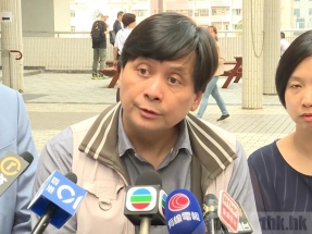 HKU alumni, staff demand CE quit as chancellor