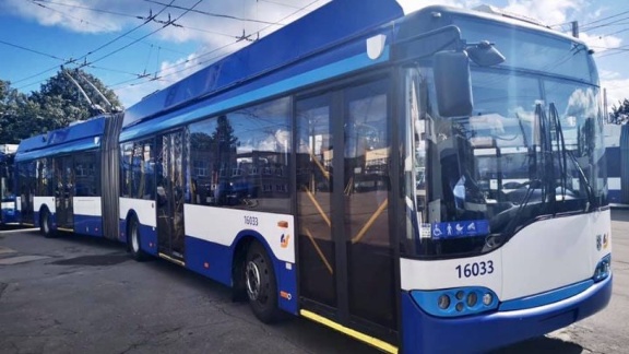 На улицы Кишинёва выведут новые двухзвенные троллейбусы