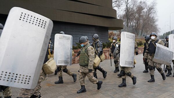 Полиция патрулирует улицы в Алматы - اسپوتنیک افغانستان
