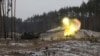 Український танк завдає вогневого ураження російським військам біля Кремінної, 12 січня 2023 року