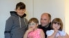 Євгена Межевого розлучили з трьома неповнолітніми дітьми на російському блокпості біля Маріуполя. Вони не бачилися більш як два місяці