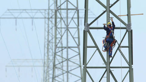 gros189_Sean GallupGetty Images_germanypowerlines