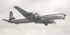 DC-7C авиакомпании BOAC взлетает в Манчестере для беспосадочного перелёта в Нью-Йорк, апрель 1958 года