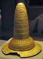 Sombrero dorado, probable insignia religiosa de la Edad del Bronce (ca. 1300 a. c.) actualmente en el Museo Histórico del Palatinado en Espira.