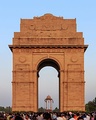 Индийские ворота символизируют более чем 90 000 убитых индийских солдат в течение афганских войн и Великой войны