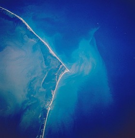 Вид на остров и мыс Хаттерас из космоса (1989).