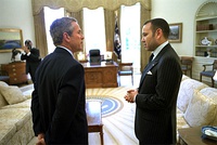 King Mohammed VI (right) talking to U.S. President George W. Bush in Washington on 23 April 2002