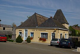 The town hall in Cossé-en-Champagne