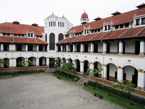 Front facade of Lawang Sewu shows traditional forms inspired by Romanesque arches, but with less Classicist, more functional elements. [citation needed]
