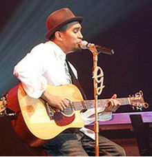 Latuihamallo performing a tribute to Chrisye at the 2009 Java Jazz Festival.