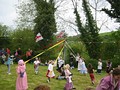 Танец вокруг «майского дерева» в Англии. 2005