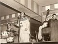 Con Al Dunn (bat.), Bobby Tucker (piano) y posiblemente Benny Fonville (contrabajo).