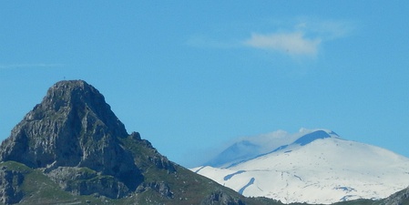 Этна и гора Рокка Сальватеста в хребте Пелоритани