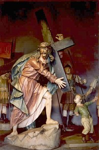 Cristo con la cruz (1757-1765), de Aleijadinho, Santuario del Buen Jesús de Congonhas.