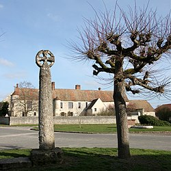 The cross and the manor, in Omerville