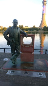 Памятник Зворыкину в Москве. Памятник у музея в Муроме 