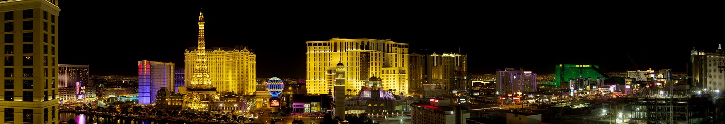  Vista nocturna del panorama urbano o skyline de Las Vegas Strip cerca del Bellagio.