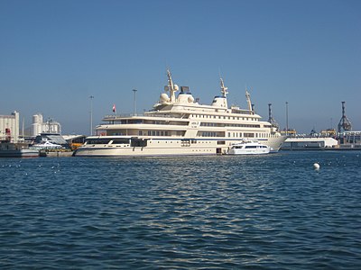 Яхта султана Омана, порт Маскат (Оман)