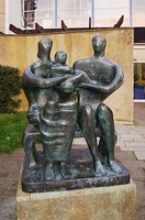 Family Group (1950), de Henry Moore, Stevenage (Hertfordshire).