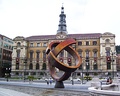 Variante Ovoide de la desocupación de la esfera, Frente al ayuntamiento de Bilbao