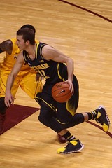 Stauskas in the Michigan–Minnesota 2013–14 Big Ten season opener