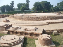 Restos de la estupa Dharmarajika.