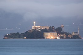 Alcatraz al amanecer