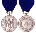 Изображение (аверс и реверс) медали за выслугу лет 4-го степени за 4 года военной службы