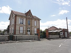 The town hall in Rouilly