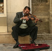 Classical fiddler in Arles, France