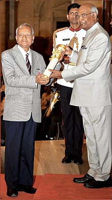 Dr. Manas receiving Padma Shri award from President Ramnath Kovind
