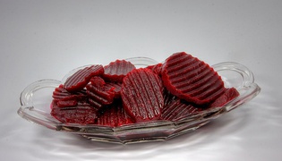 Sliced, pickled beetroot