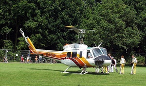 Bell 205A-1 на соревнованиях по парашютному спорту, Duisburg, Германия.