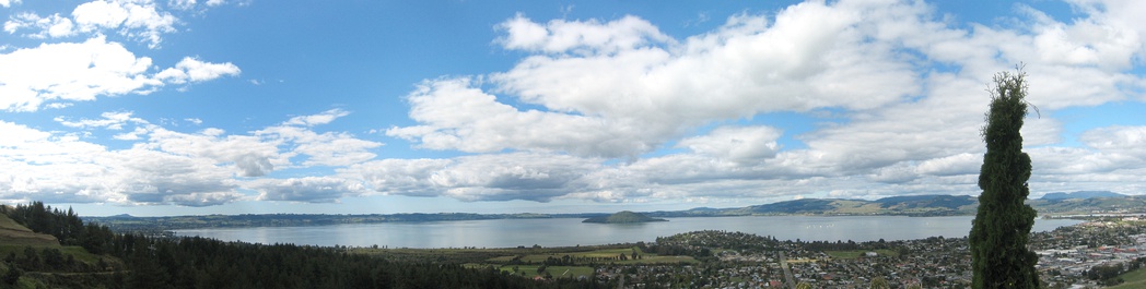  Panoramic view of Lake Rotorua from Mount Ngongotahā