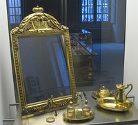 Зеркало из позолоченного серебра XVIII века в Музее декоративного искусства, Страсбур