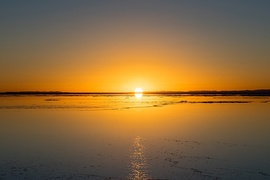 Amanecer en el salar