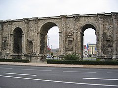 La puerta Mars en Reims, el arco más ancho del mundo romano conocido