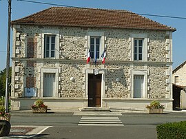 The town hall in Rouzède