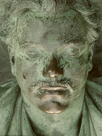 The face of Victor Noir on the tomb